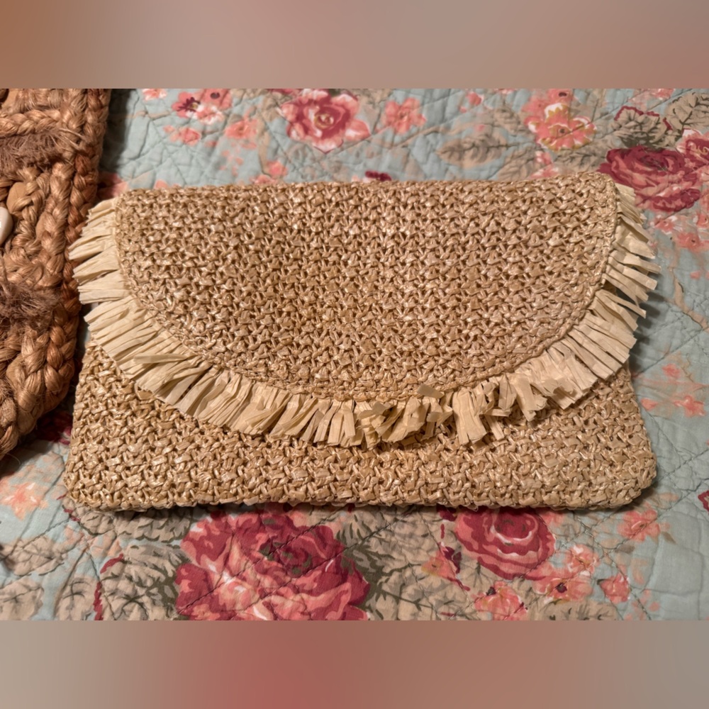 BN 👝Woven Tan Clutch with Fringe👝